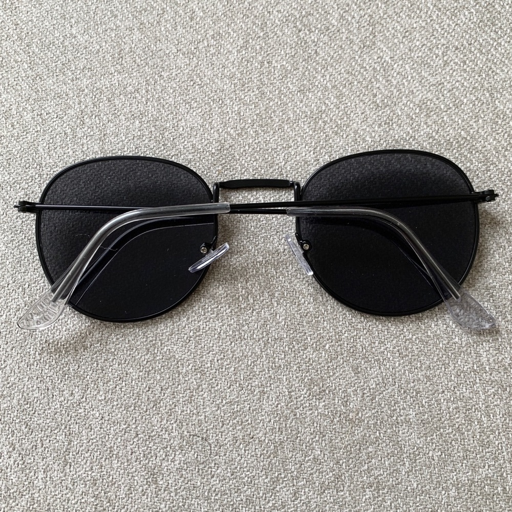 Flat Lens Round Sunglasses 🖤 - Picture 3 of 3